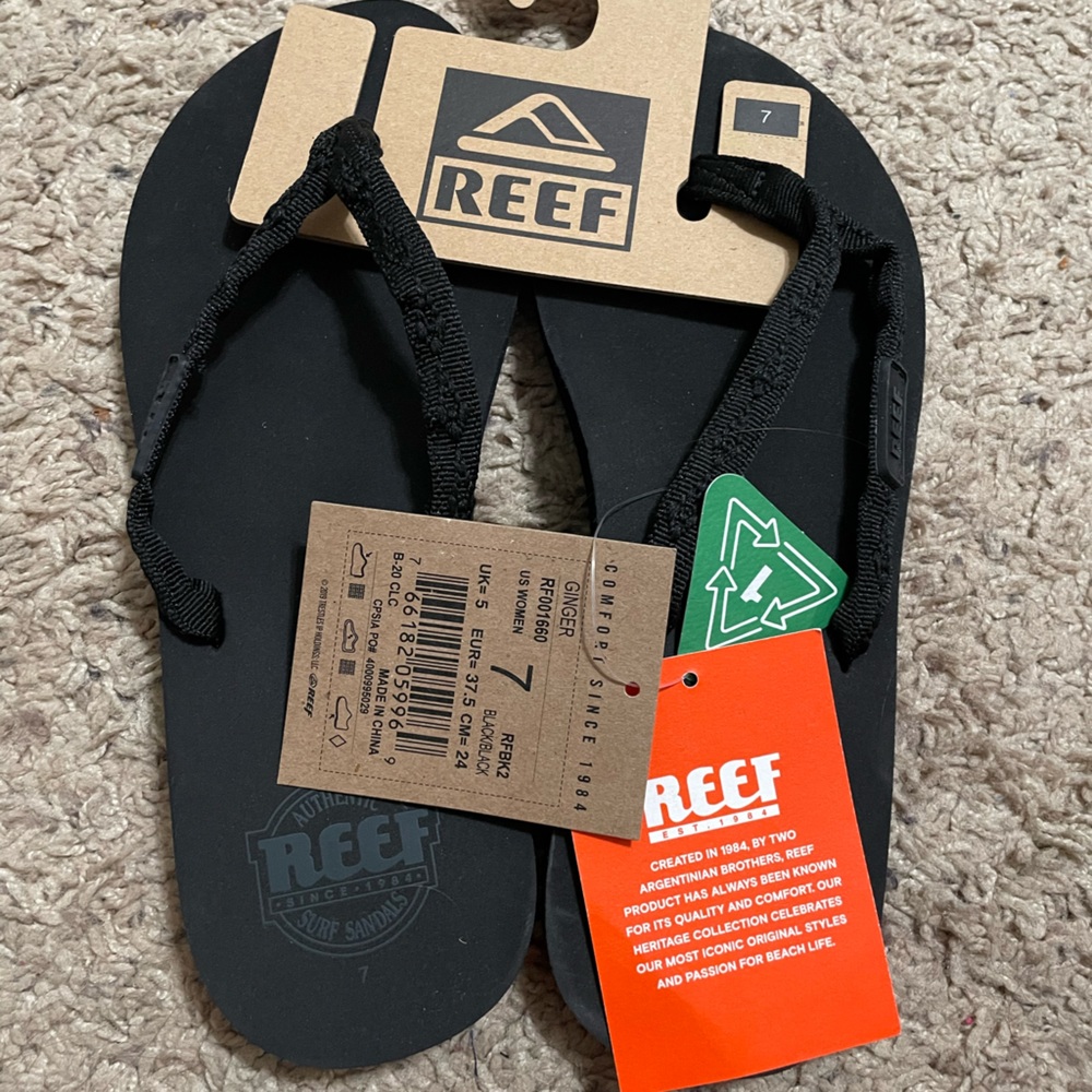BNWT black reef sandals